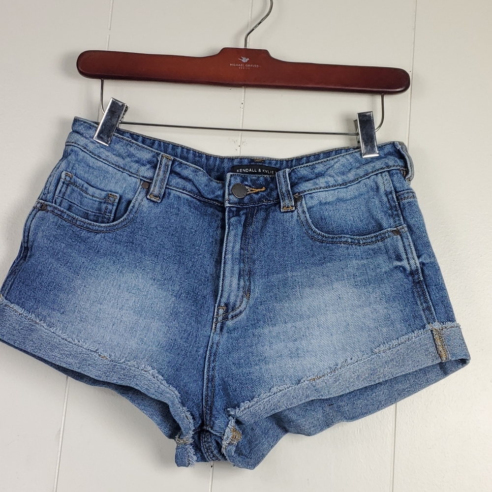 Kendall & Kylie foldedraw hem jean shorts size 28
